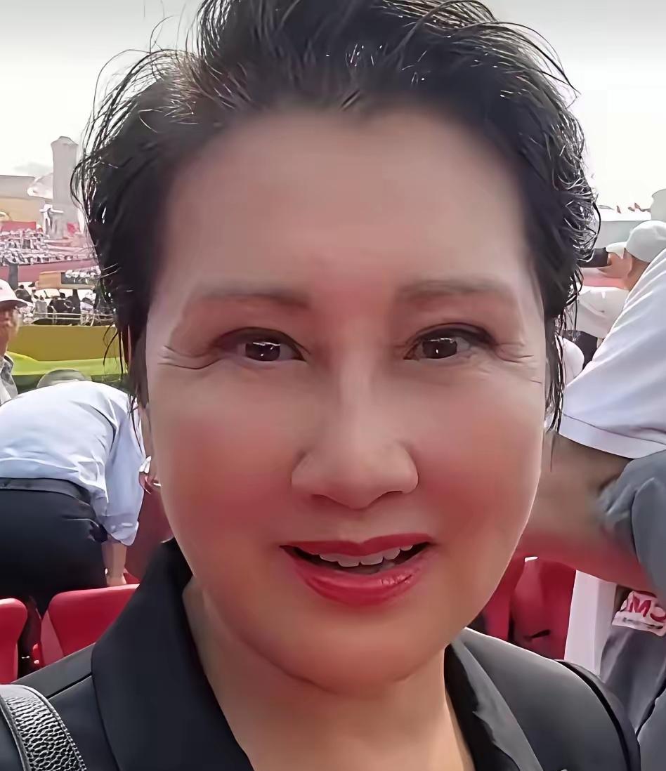 张凯丽演婆婆、妈妈都很好看， 她的声音尖锐、一副养尊处优的模样，是一个不太好相处