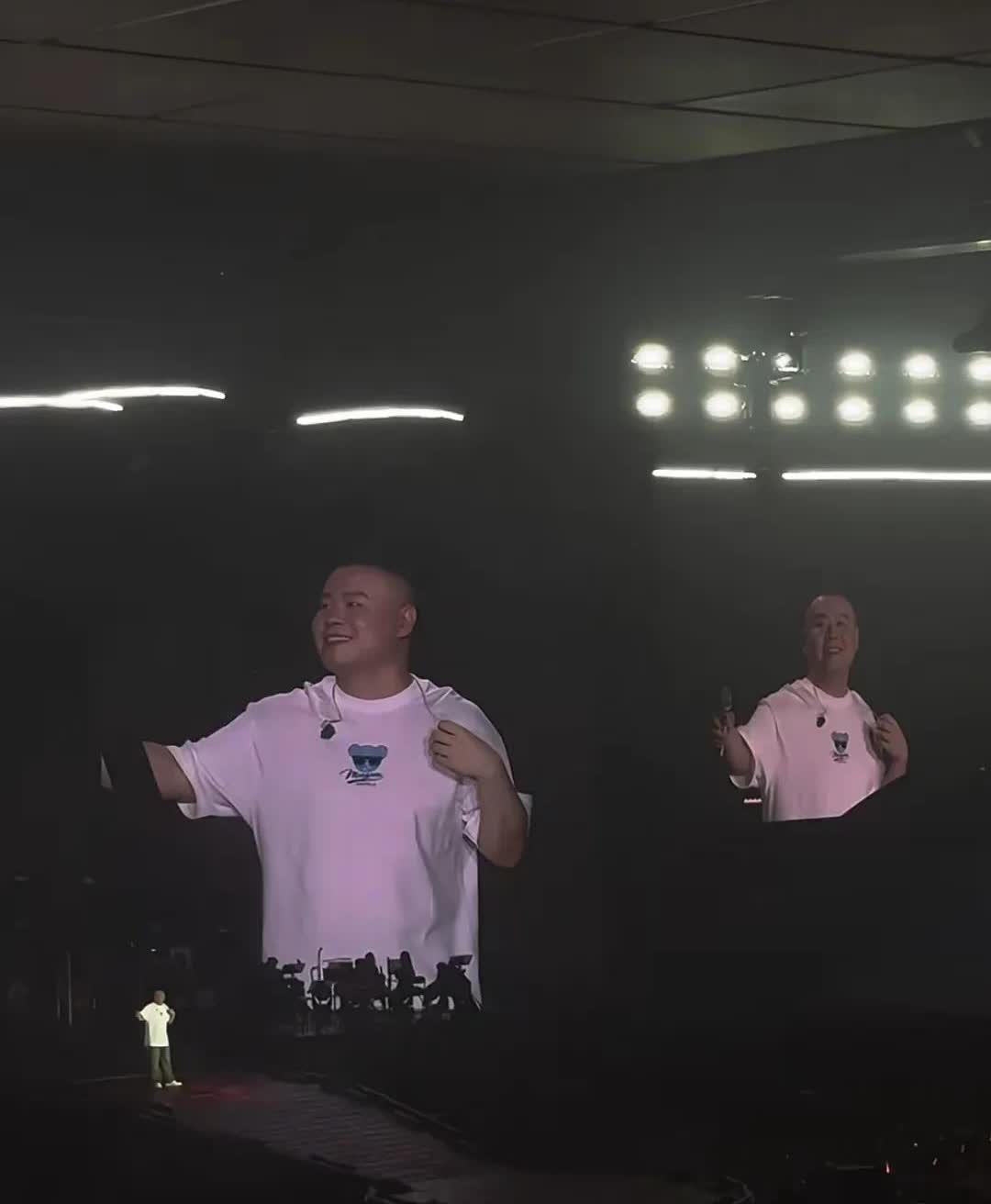 岳云鹏运气好的没话说

本以为一个相声演员开演唱一定会被网友喷的体无完肤

