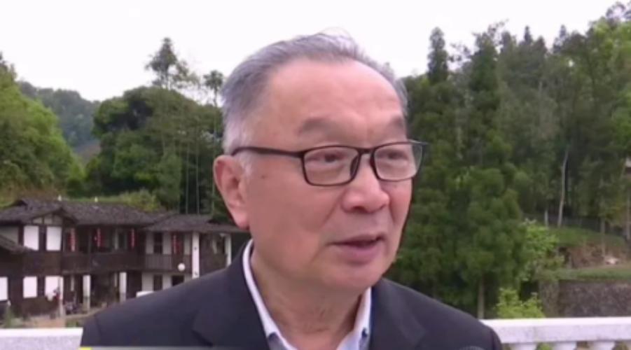 温铁军一语惊人：“我们为什么一定要走西方那条老路呢？把农民都赶进城，在城市搞低收
