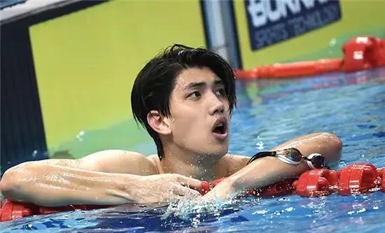 新加坡游泳世锦赛男子1500米自由泳预赛，费立纬在第二组登场，以15分05秒24