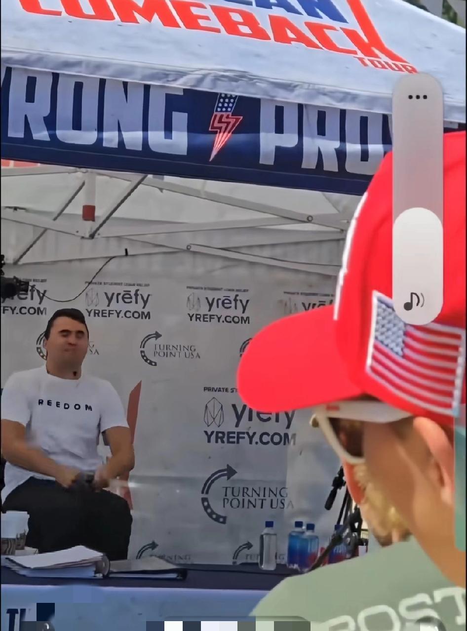 出大事了！美国年轻演说家查里柯克被刺杀了，杀手的枪法太准了，一枪打中大动脉！
这