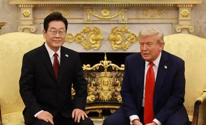 特朗普向李在明“要土地”！美国总统特朗普25日在白宫会晤到访的韩国总统李在明，讨
