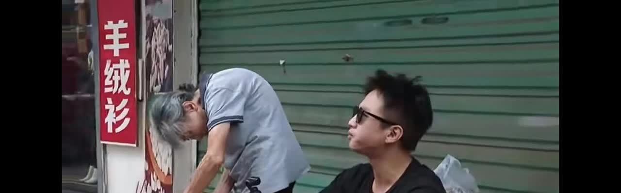邓超虽然拍戏的时候疯疯癫癫的，但是三观还是特别的正啊。这次拍摄来到了他的老家南昌