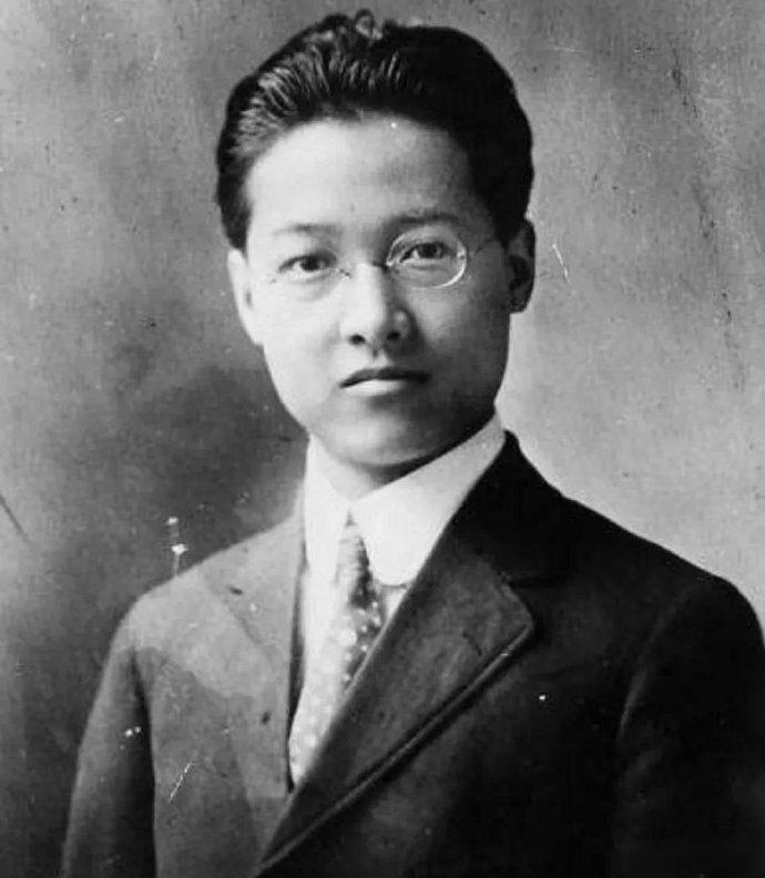 赵元任18岁参加清华留美庚赔生考试，要考拉丁语，没学过拉丁语的赵元任，考前自学了