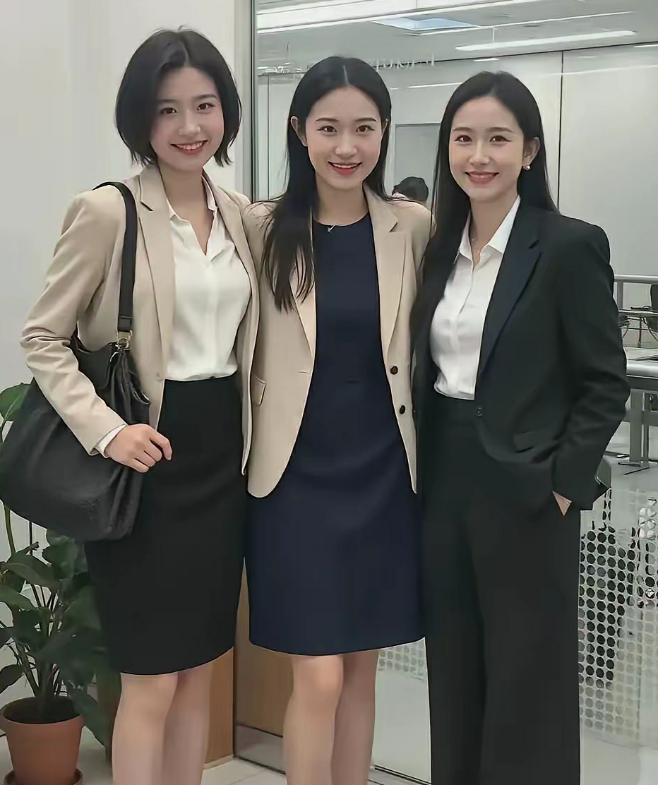 领导让我追其中一个
觉得追那个更有希望