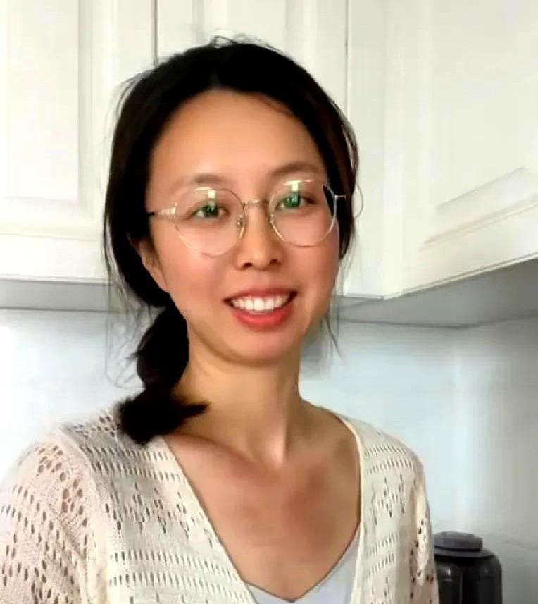 田静直播间里有人问起她对“三拒绝”的看法，她看起来很生气，她说三拒绝跟他们一点关