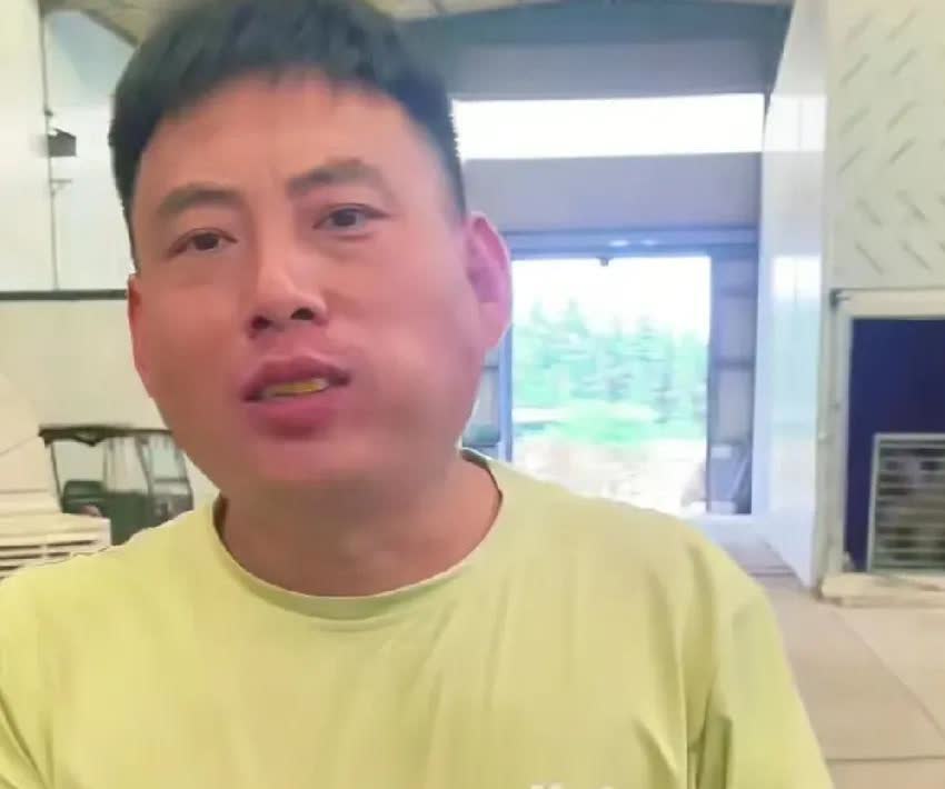 倔媳妇儿子硕硕高考出分后  

不知为啥华强一直不敢公布儿子的分数[笑哭]
