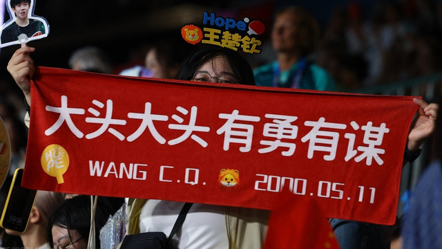 每次去打球，球馆里95%全男的，隔壁羽毛球场全是女生，为什么