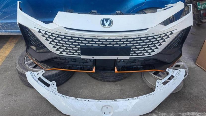 为什么汽车保险杠是塑料的？内行人怒揭保险杠黑科技