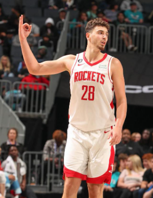 关于申根（中锋阿尔佩伦·申根）的最新消息，他的复出时间表是什么？”
乌多卡回答说