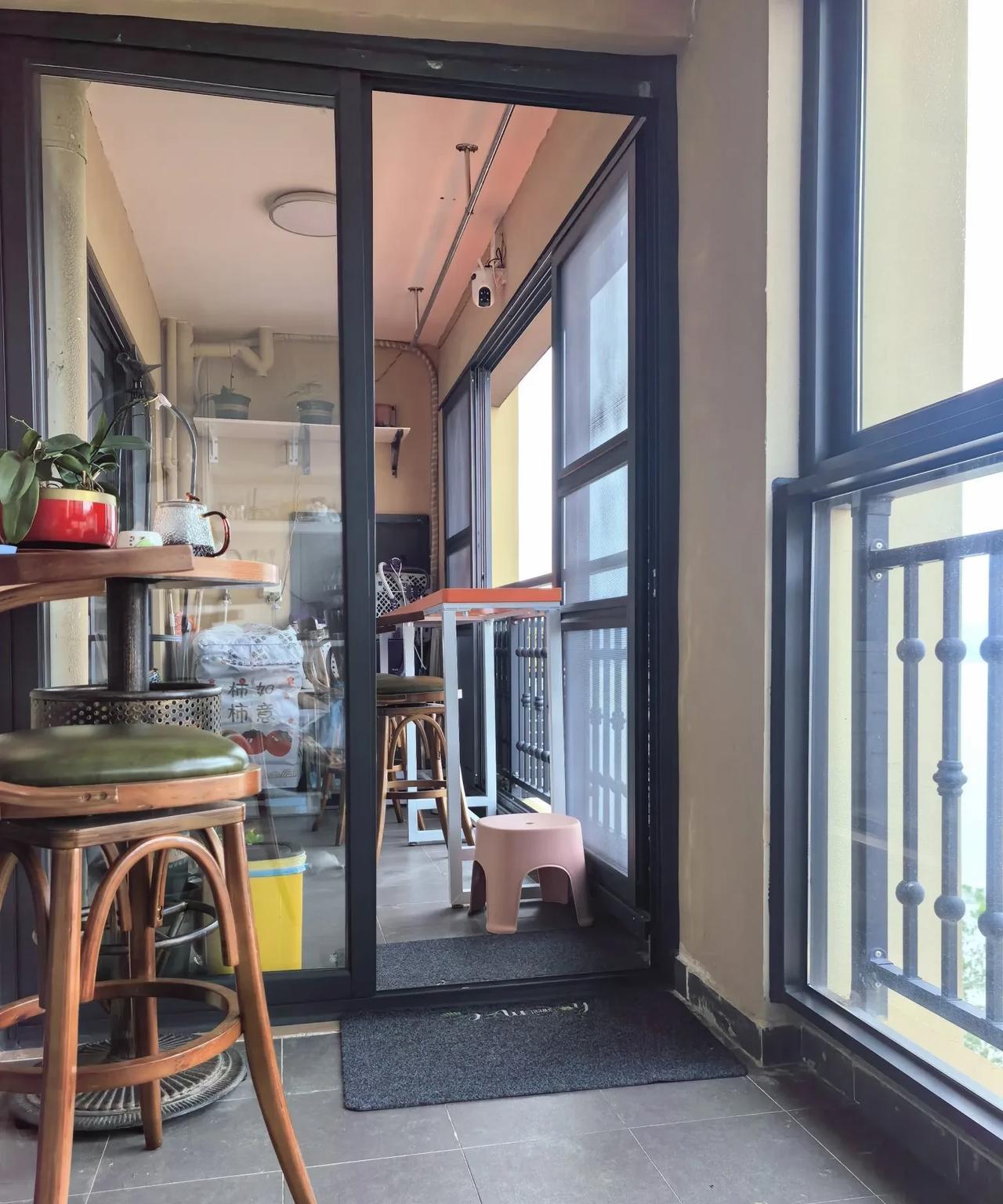没忍住实在没忍住
哈哈哈哈哈哈哈
我要去淘宝网买阳台花架
我要把阳台外种满太阳花