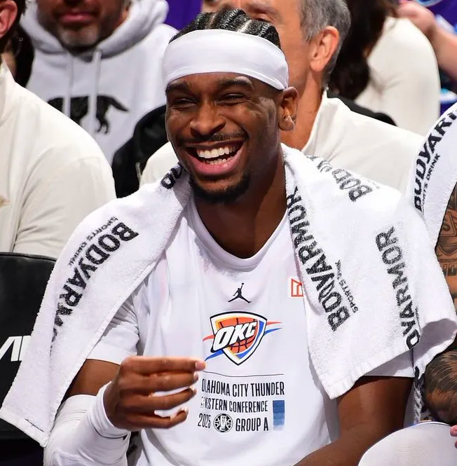 NBA常规赛，雷霆主场122-95战胜开拓者。
全场比赛，雷霆后卫谢伊-吉尔杰斯