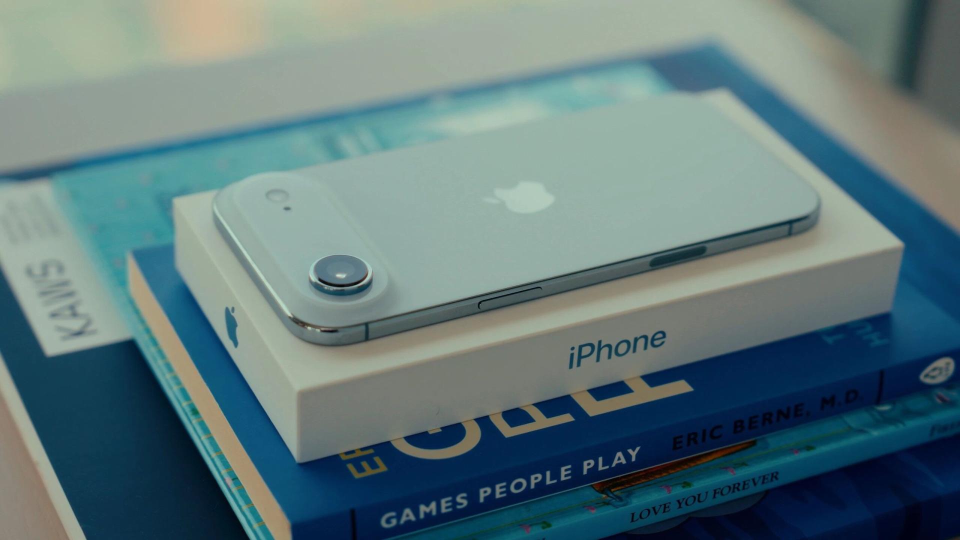 iPhone Air 销量低迷，友商的AIR纷纷放弃！