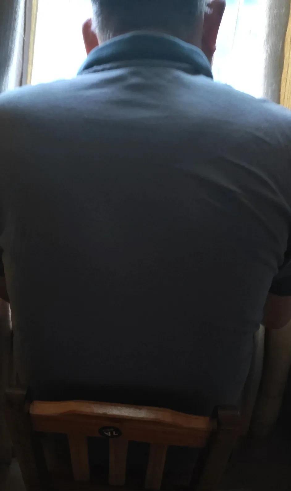 才50来岁就有了老人味！我家老六今年54，两年前就出现了这种令人不快的体味。  