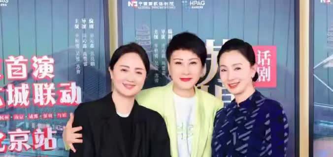 所以说朱媛媛不仅跟男性玩得好，跟张凯丽也玩得好的，还一起去朝鲜旅游呢。很多人以为