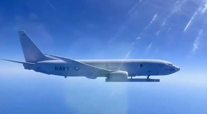 俄罗斯空天军苏-35S战斗机在黑海上空拦截了美国海军的P-8A“波塞冬”反潜巡逻