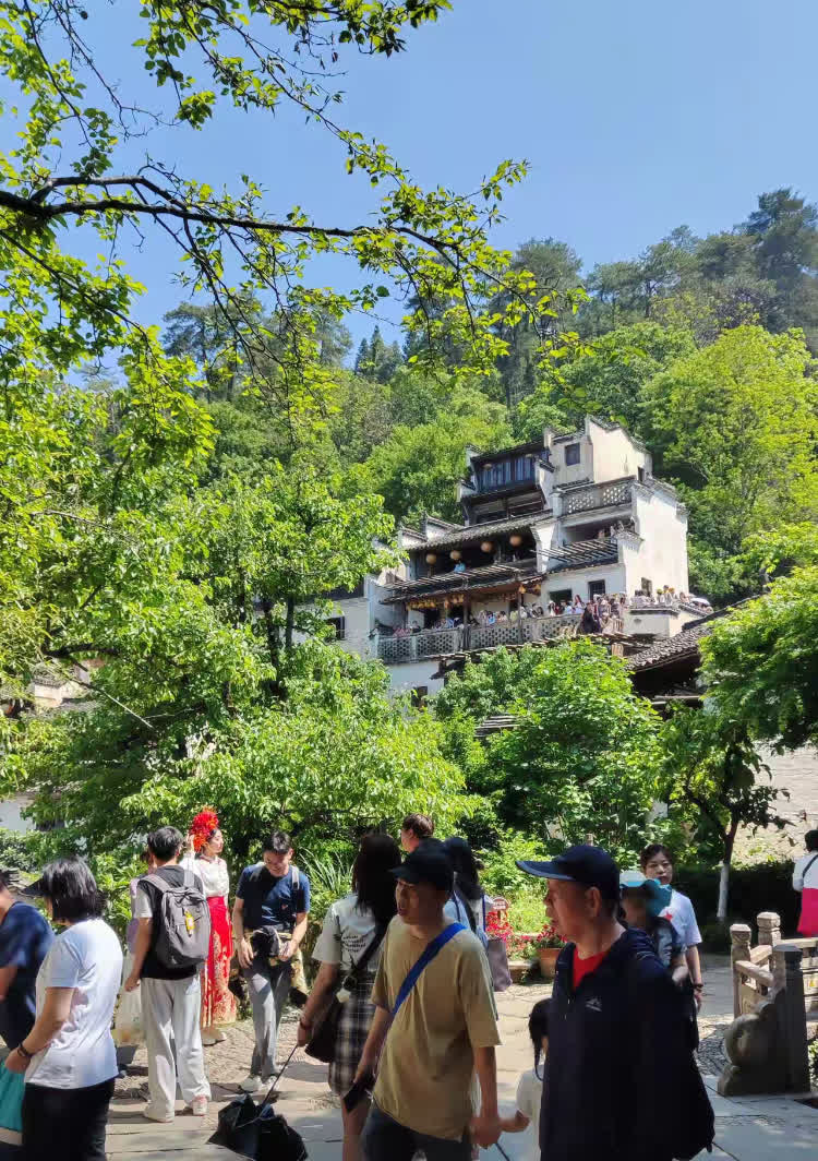 山东大爷，二十年吃了十四吨糖。每天四斤，相当于顿顿米饭拌白糖。
这可不是说着玩
