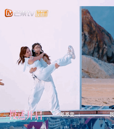 管乐实在太闹腾了，不喜欢这种完全没有分寸感的姑娘。邓萃雯和侯佩岑全身写满了抗拒，
