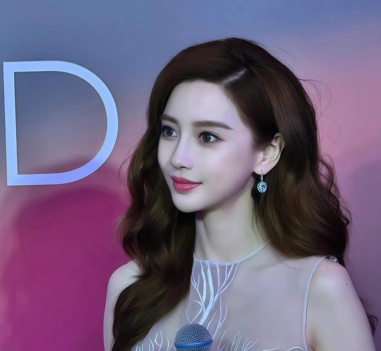 -
黄晓明一觉醒来天都塌了。

自己的前妻怎么又美了！

看着枕边的叶