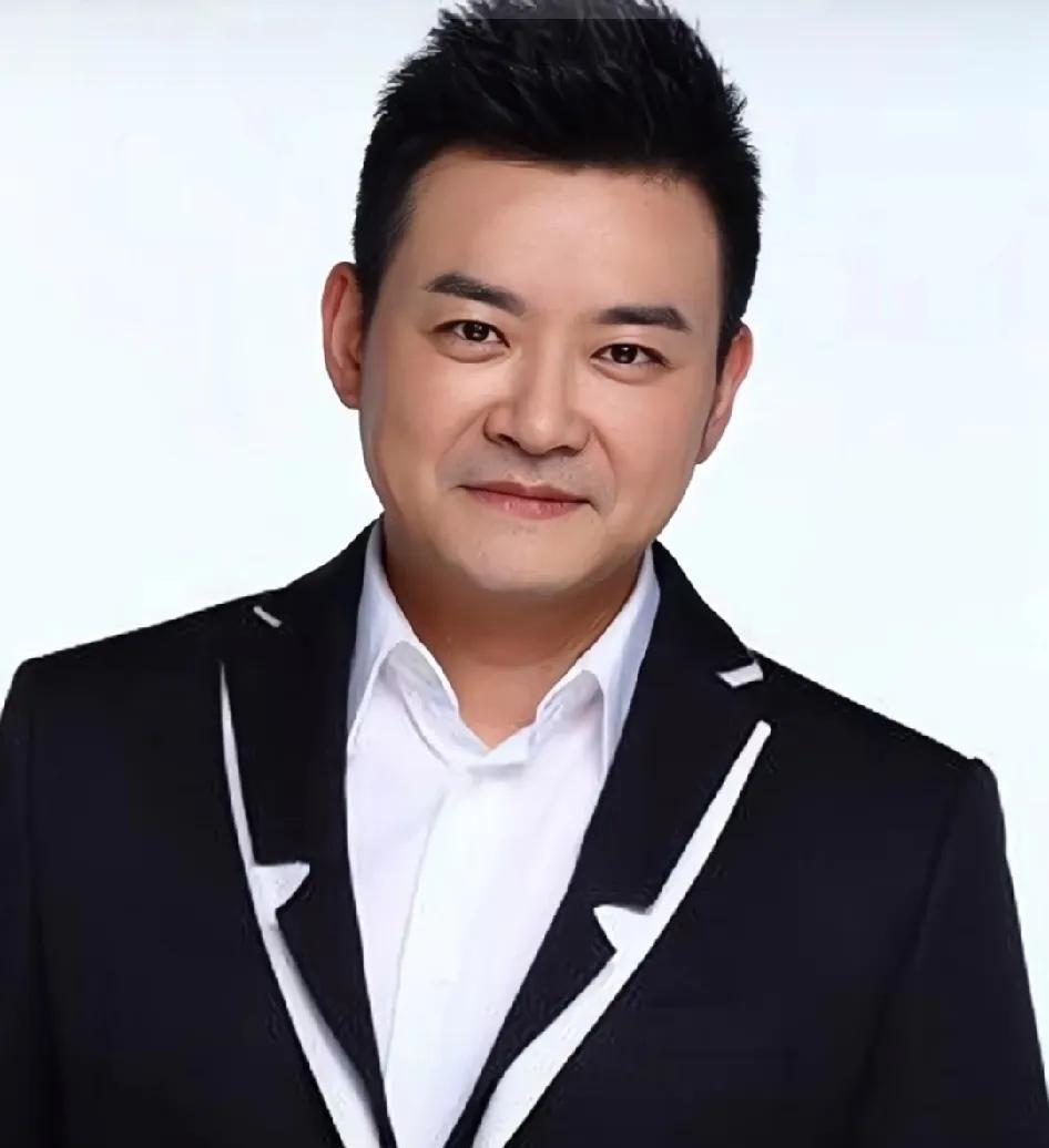[微风][微风]被央视力捧却設然赴美，李佳明归来后为何销声匿迹？
       