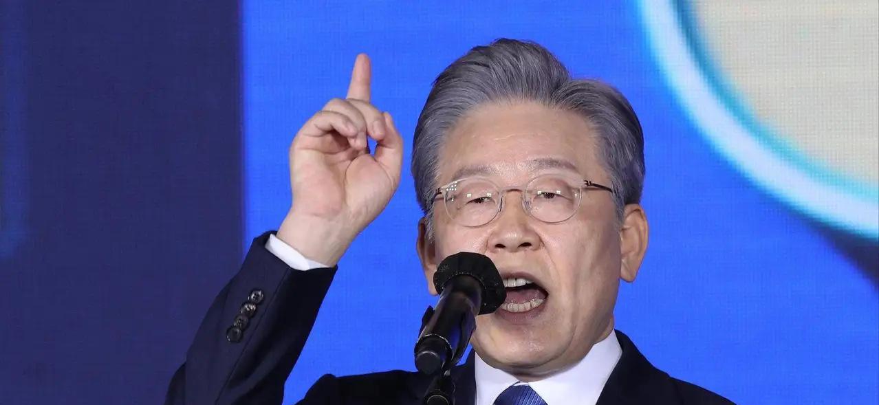 复旦沈逸教授，一句话就戳破了真相！
日本人和韩国人，为什么最近越来越恨我们？很多