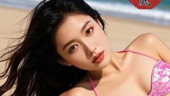 曹斐然「鲨人现场」！这腰臀比是AI建模都不敢这么画