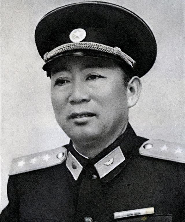 辽沈战役结束后的一天夜晚，东北野战军参谋长刘亚楼摆开宴席，邀请了一批国民党战俘参