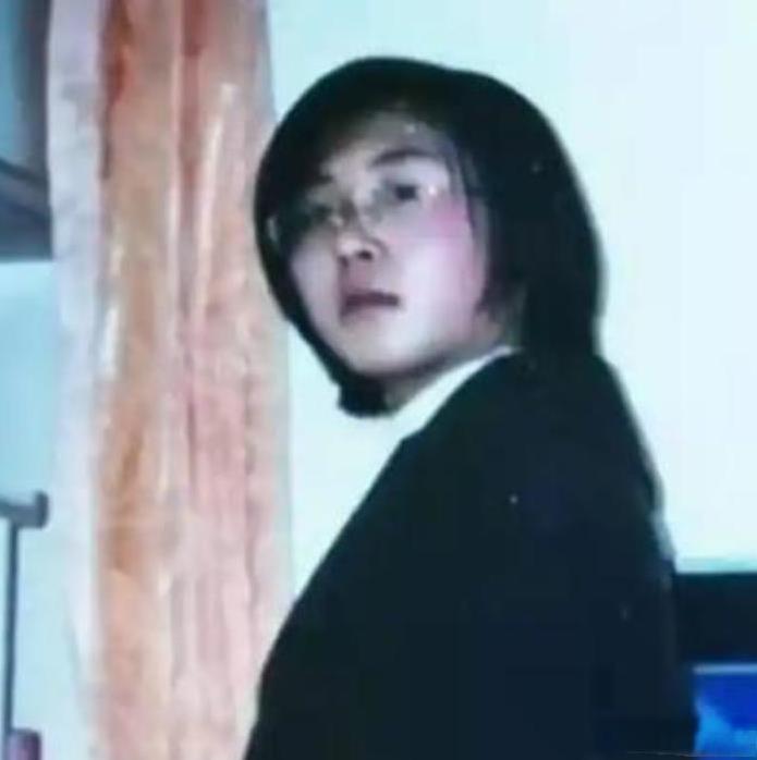 2000年，辽宁一对夫妇借钱将女儿送往了国外，殊不知，女儿却在出国后与家里断了所