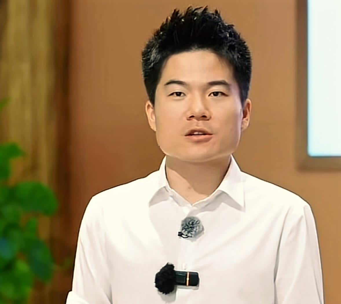 广西方面待董宇辉如上宾，和东盟各国大使等嘉宾前排就座，并参加活动启动仪式，发表演