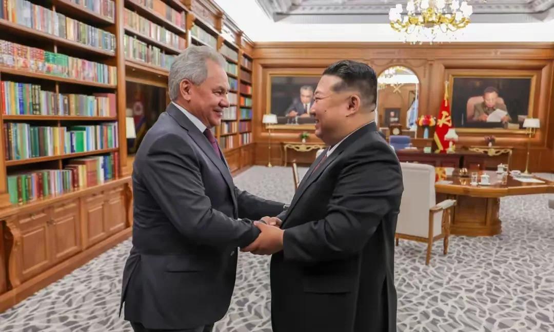 绍伊古时隔13天，再次访问朝鲜，大概与金正恩这五大重要事情商量。
第一件：俄乌战