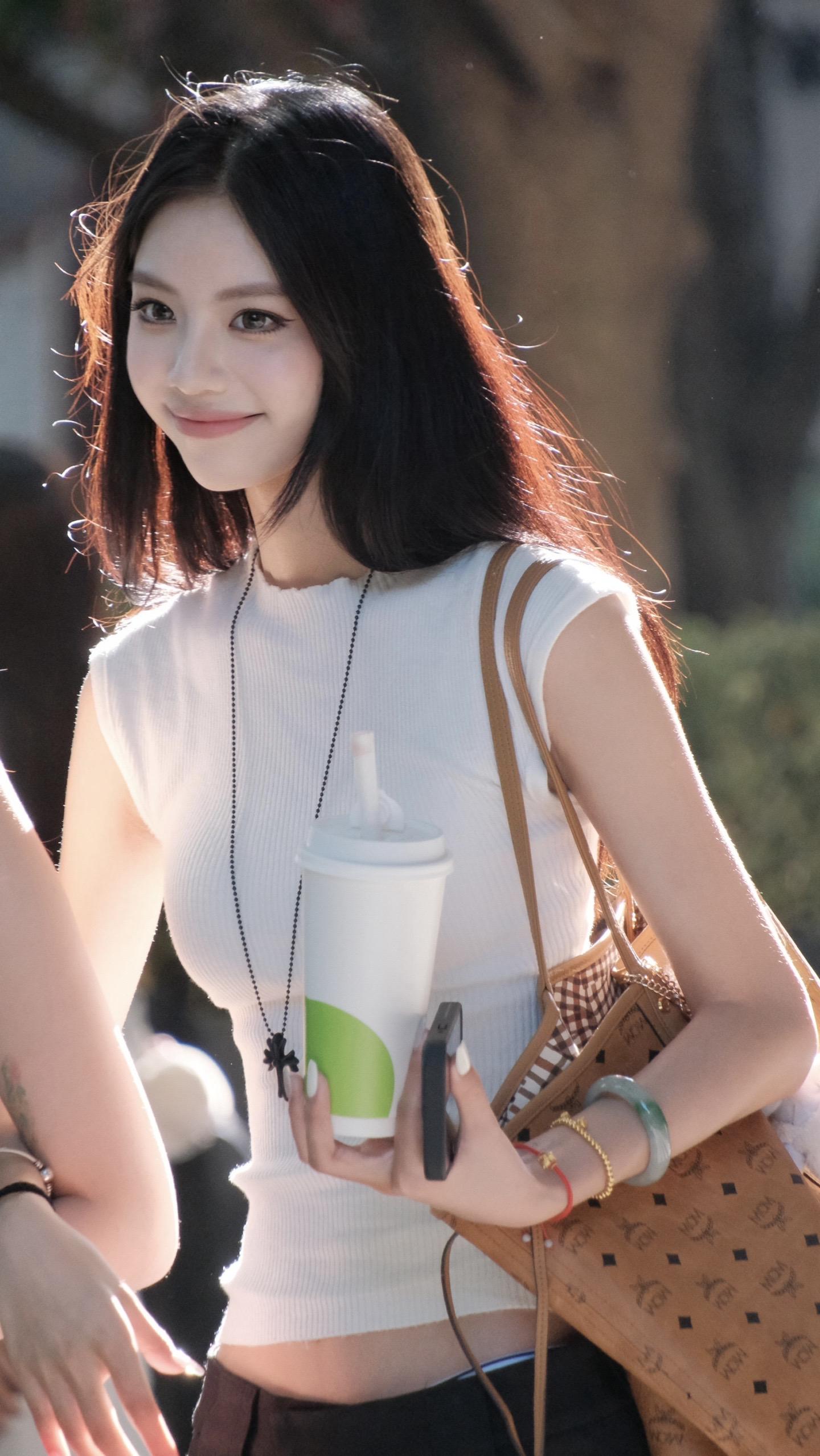 小姐姐们一整个阳光明媚感7