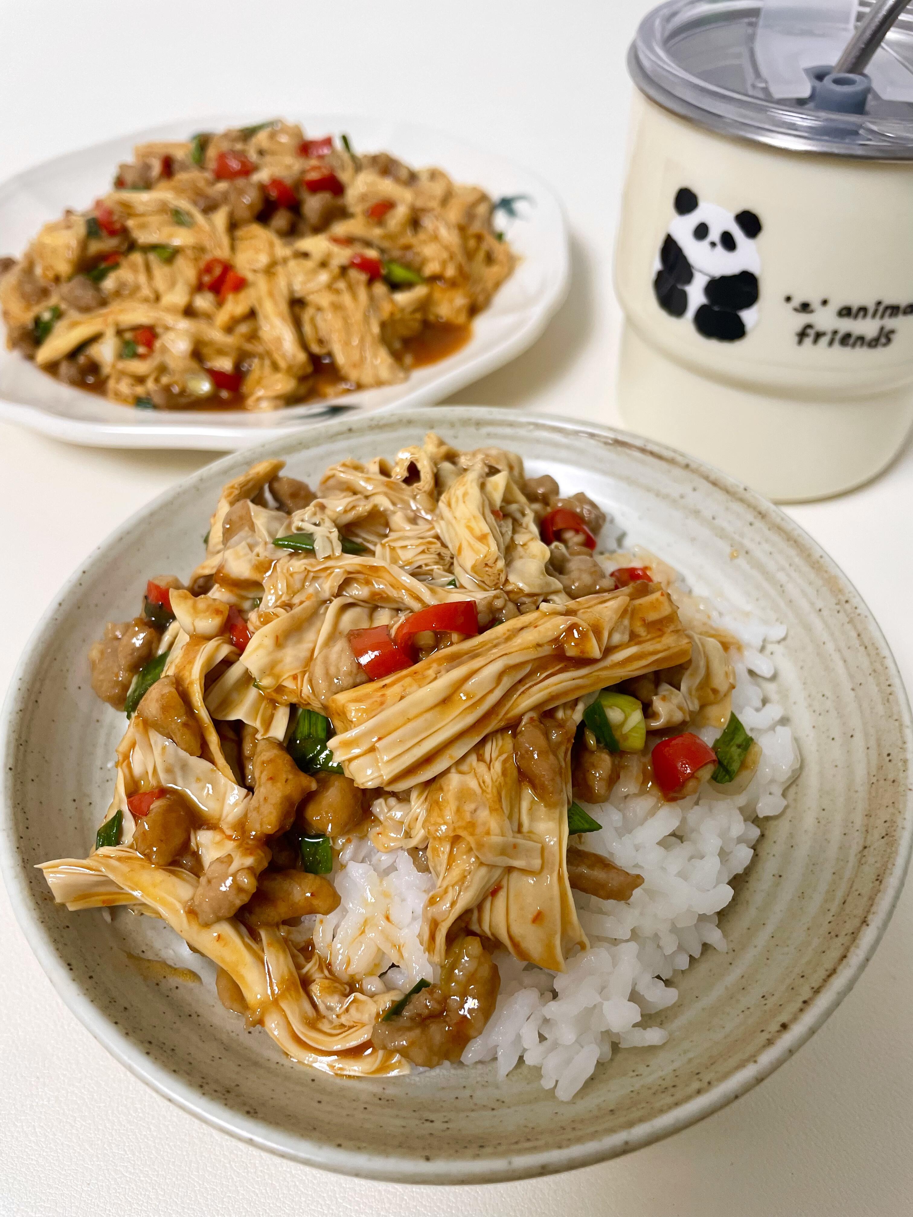 这个吃法我想用一辈子啊 太好吃了 快去做
肉沫腐竹（图片附教程）
	
豆制品我都