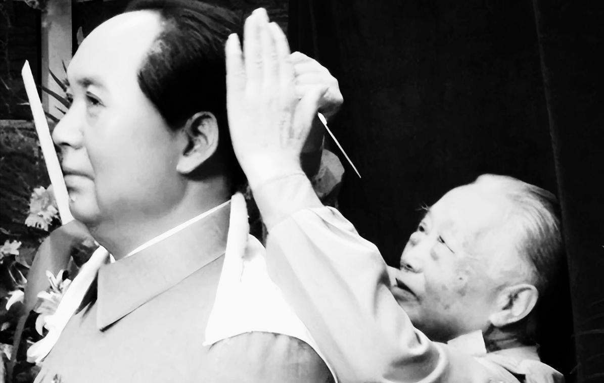 周福明，毛主席的理发师，几乎无人不知。



这位技艺精湛的理发师与毛主席的故事