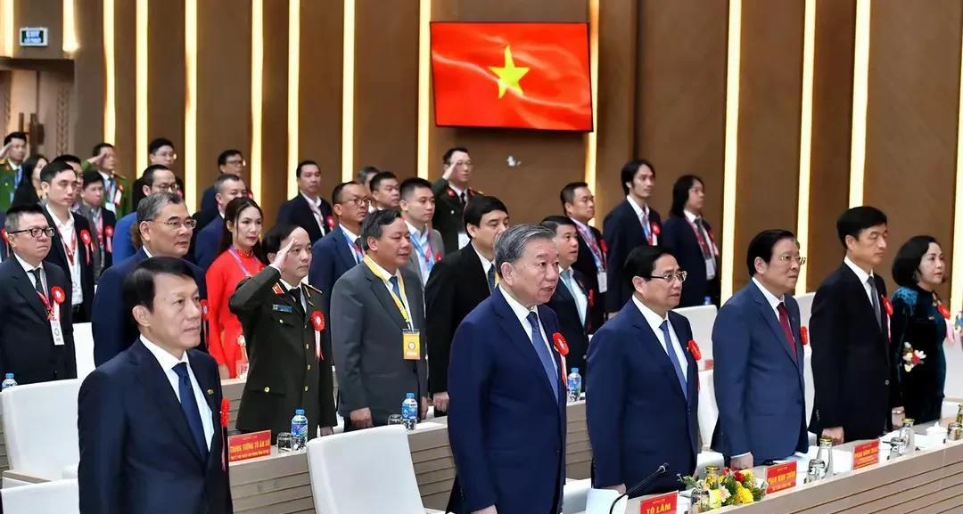 尘埃落定，一锤定音，越南改革开启强国梦。
6月12日，越南行政改革方案在国会获得