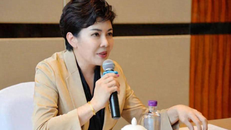 阚丽君：三登春晚拒央视 裸捐房产做公益 她的人生比戏剧更精彩