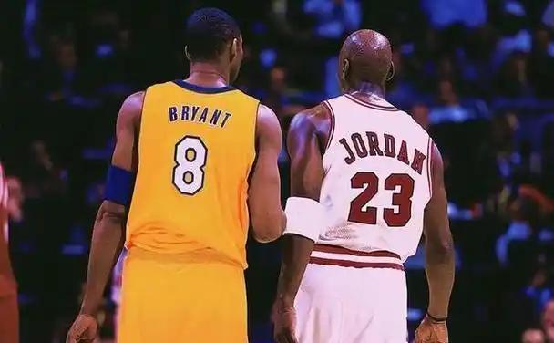 NBA单挑能力前十球员排名
1、乔丹
乔丹的背身单打、后仰跳投和突破能力几乎无短