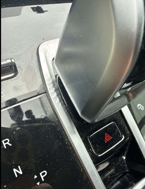 奇瑞的质量一言难尽，之前质保期换过一次了，现在质保都过了，只能自己处理了，买之前