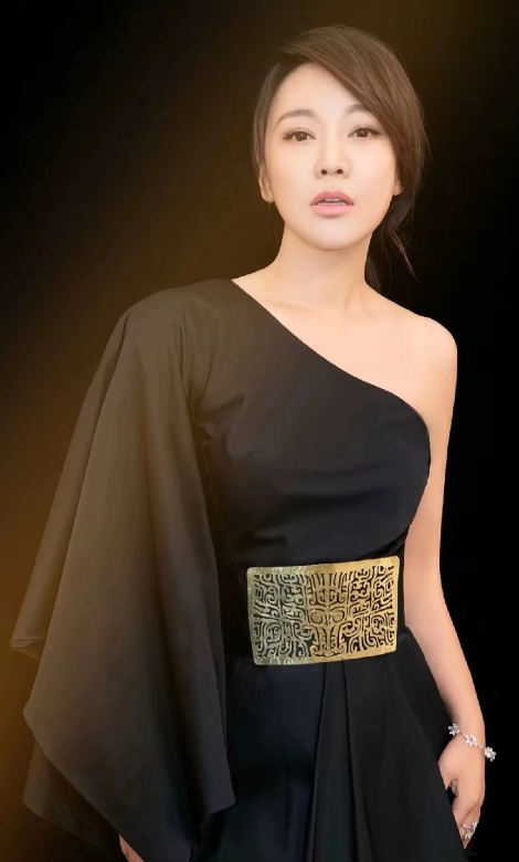 咱陕西乡党那必须有喜欢闫妮的！她身上那股子西北人的豪爽劲儿太圈粉了。
  
  