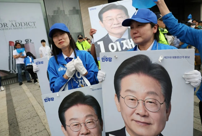【李在明愧疚两个儿子找不到工作】韩国大选今天拉开帷幕，民调领先的共同民主党候选人
