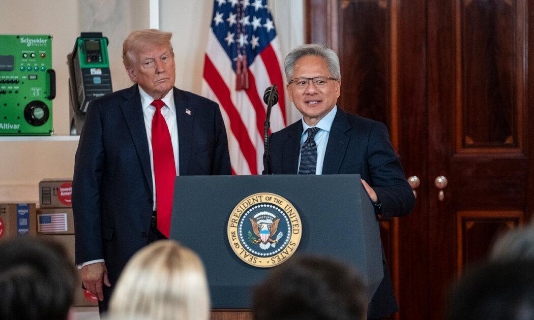 【劫完盟友抢国民，特朗普搞钱不分人】我说的是，英伟达向中国销售H20芯片，要向美