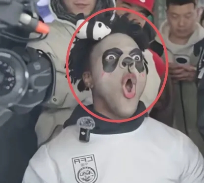 大家都一脸懵逼，

甲亢哥是谁？

他在中国为什么这么火呢？因为他是老美的，并且