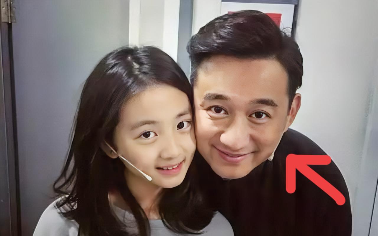 这一夜，
黄磊躲在被窝里笑出了声
不是因为多多要搭档王一博演电影，而是因为汤唯也