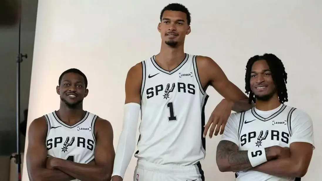 狂胜28分，文班26+12怒吼庆胜！马刺豪取5连胜，反超湖人升西部第三！