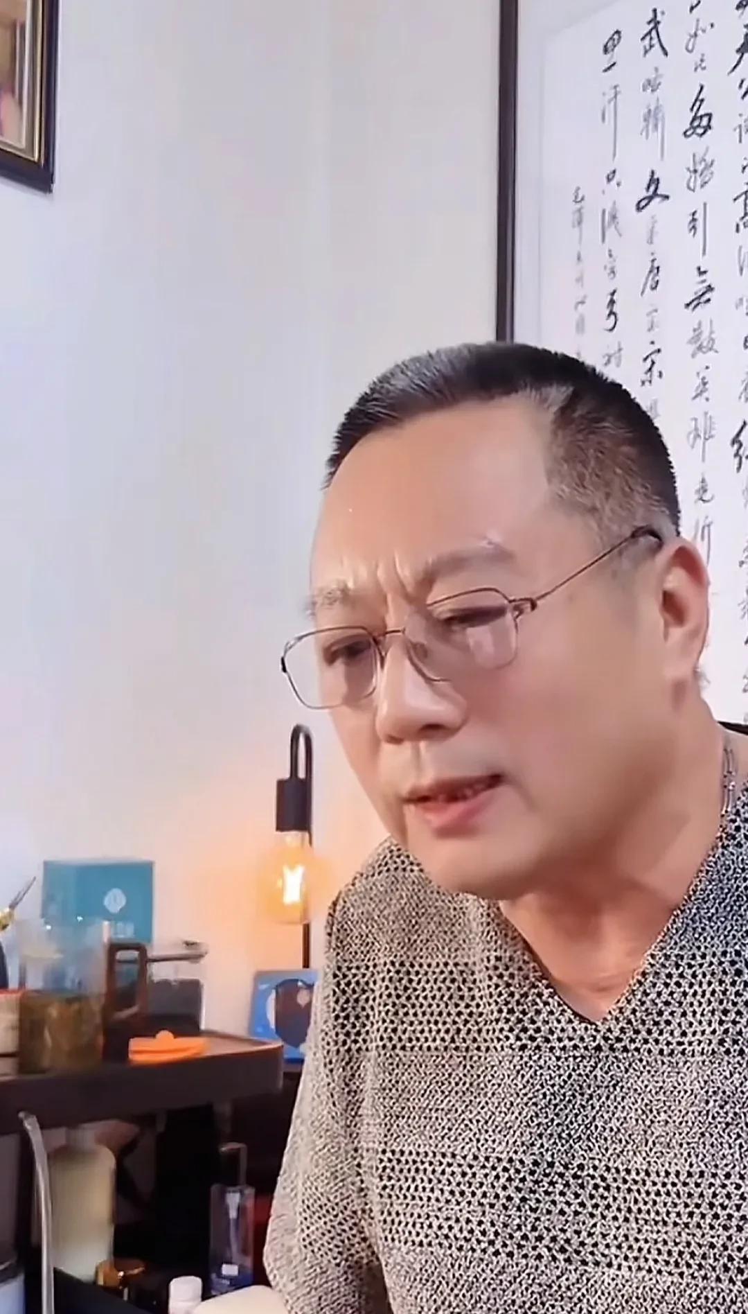 一句话证明你认识他。