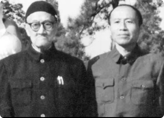 1949年9月30日，毛泽东以575票当选主席，距离“满票”缺了一票。周恩来找到