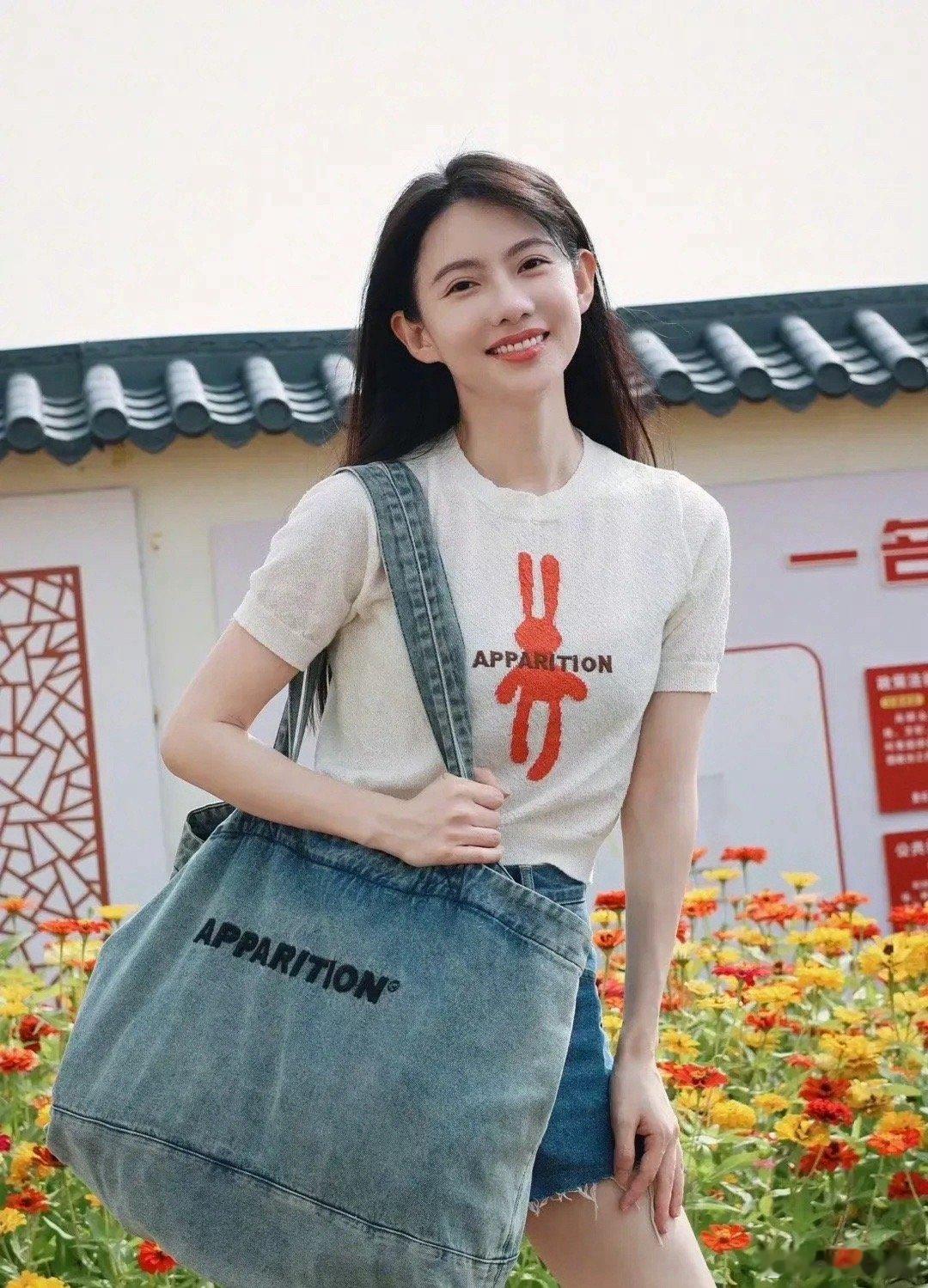 这哪里还是我们认识的《爱情公寓》诺澜，越长越像金晨了。