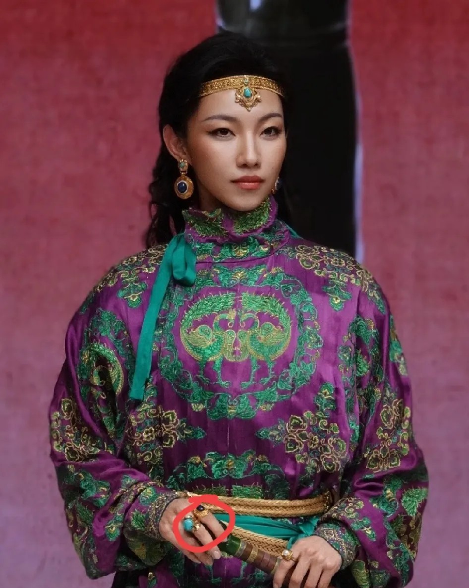 那尔那茜一手好牌，
被自己打的稀巴烂！
原本吧，要颜值有颜值，要演技有演技，从出