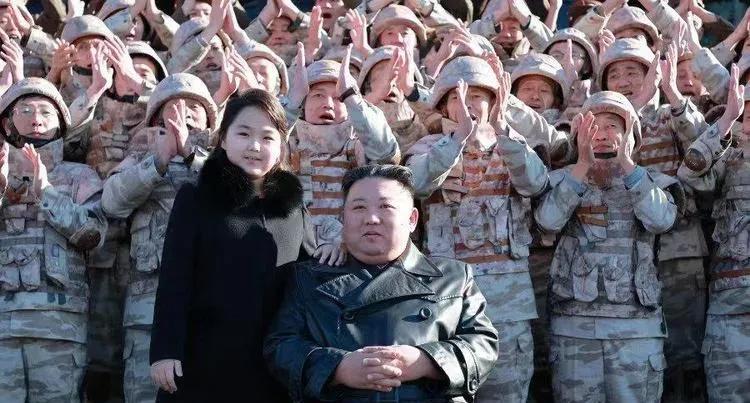 俄乌战争停火，受益最大的人却是朝鲜的金正恩。
2024年12月，金正恩以非常人的