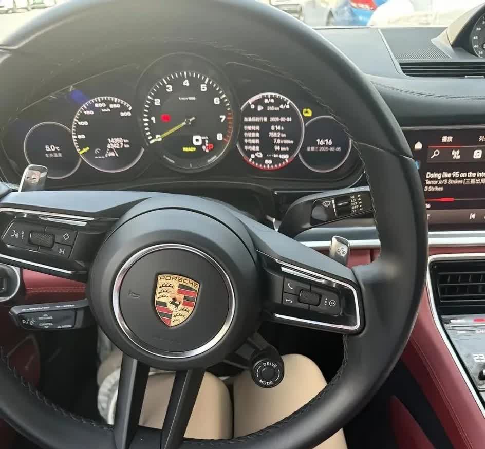 如果你只能买一辆车，我建议你们买油车。
啊，而且尽量买那种低排量省油的啊。现在