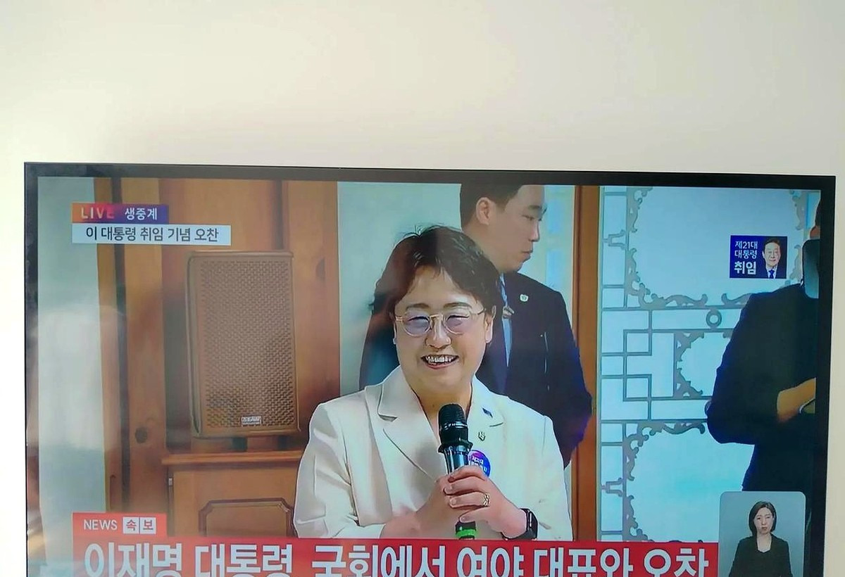 咱们国会食堂的饭是真香！











---











天
